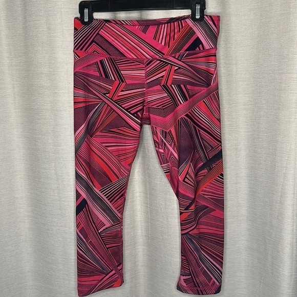 ZUMBA GRAPHIC PRINT CAPRI LEGGINGS - Picture 1 of 5